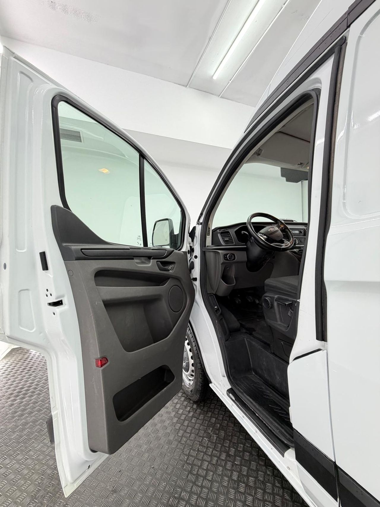 Ford Transit Custom 2.0 TDCI 96 KW 340 AMBIENCE VAN LWB 130cv) L2H2 - Foto 31