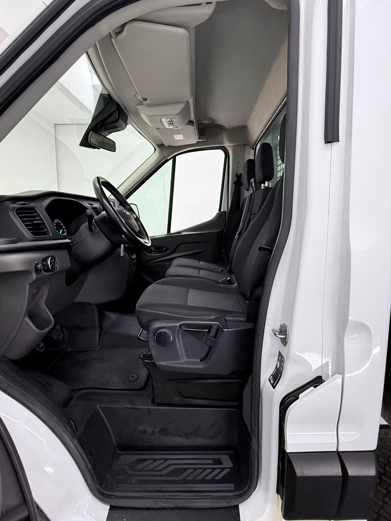 Ford Transit 2.0 96kw L1 AMBIENTE 130CV. 330 propulsión trasera Ch-Cb. - Foto 9