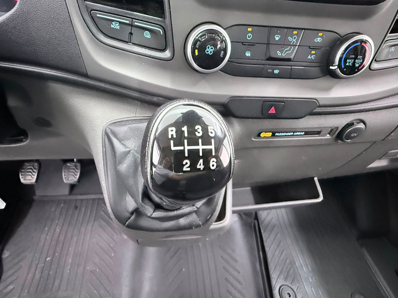 Ford Transit 2.0 96kw L1 AMBIENTE 130CV. 330 propulsión trasera Ch-Cb. - Foto 23