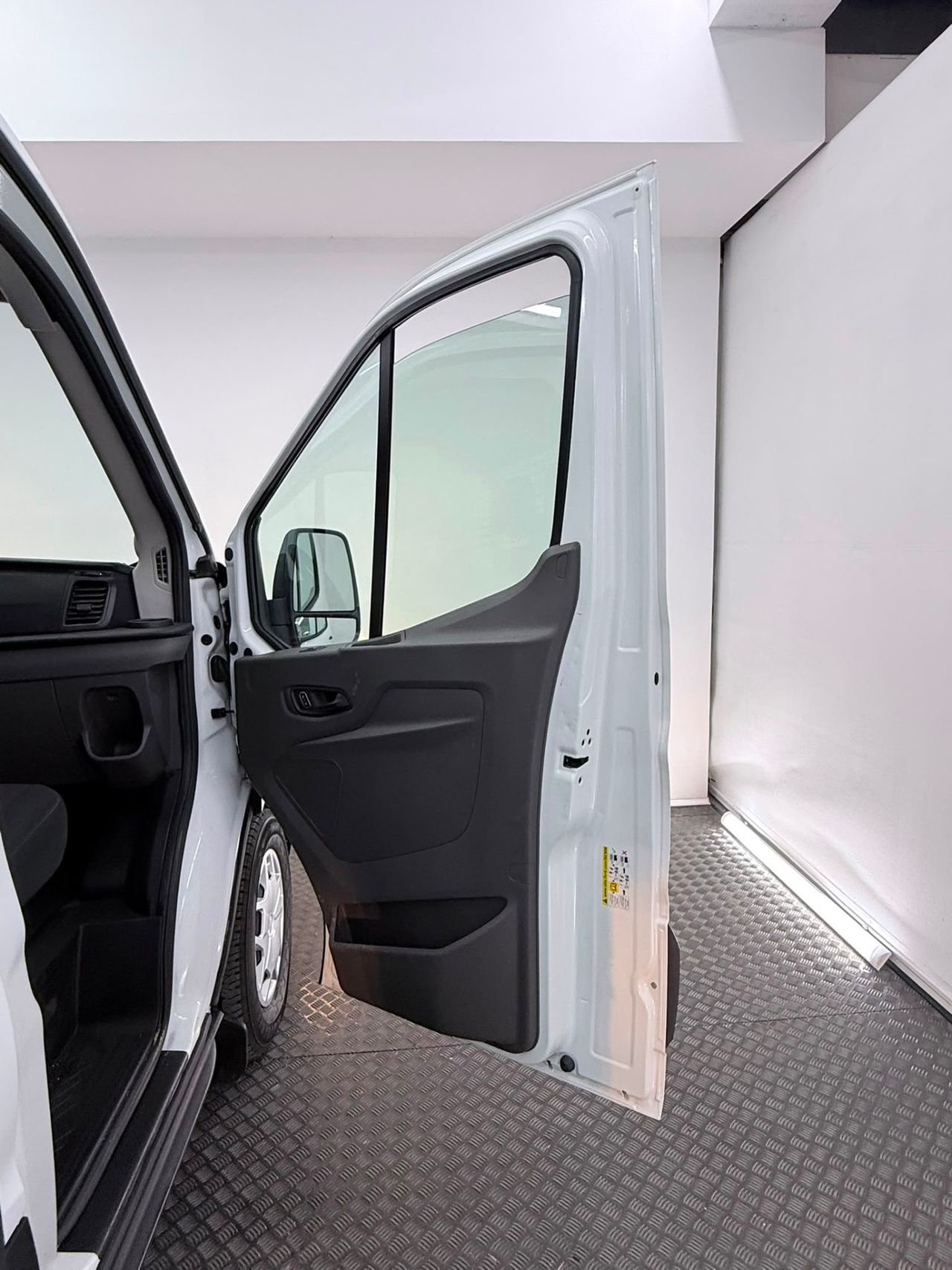 Ford Transit 2.0 96kw L1 AMBIENTE 130CV. 330 propulsión trasera Ch-Cb. - Foto 32