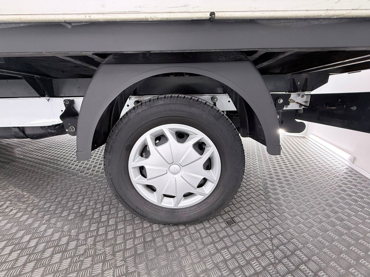 Ford Transit 2.0 96kw L1 AMBIENTE 130CV. 330 propulsión trasera Ch-Cb. - Foto 29