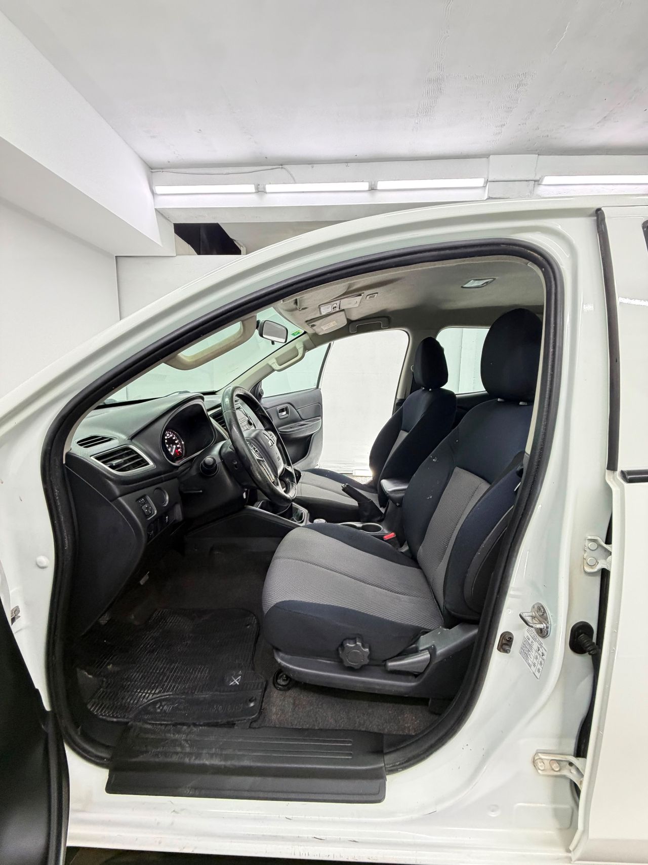 Mitsubishi L200 PICK-UP 4X4 - Foto 9