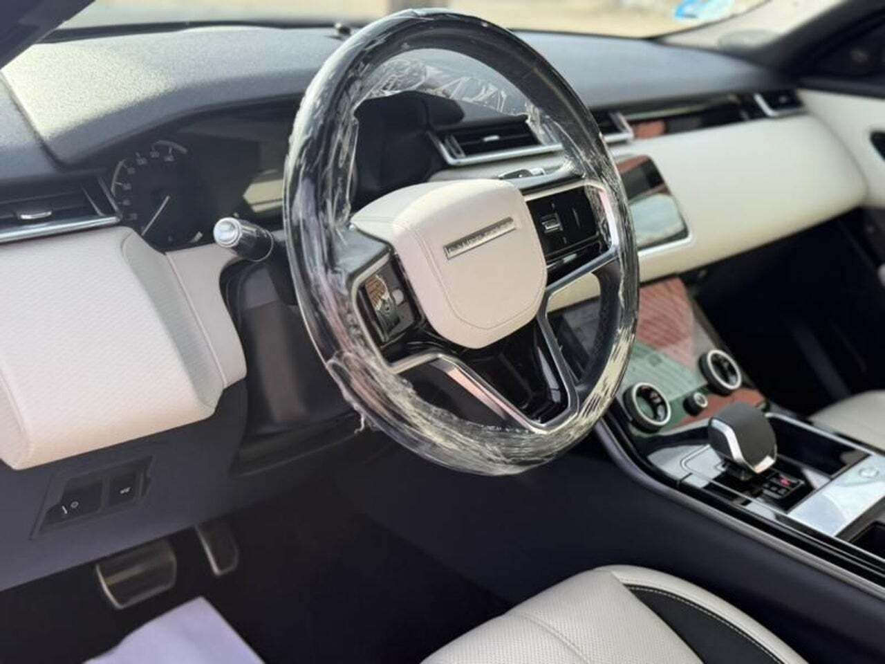 Land-Rover Range Rover Velar 2.0D I4 150kW 204CV RDynamic 4WD Auto  - Foto 4