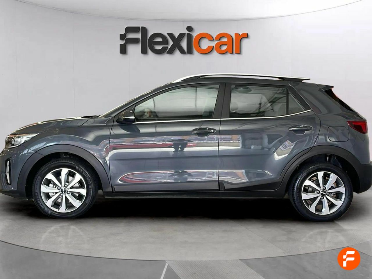 kia stonic 2022 / foto grande (2)