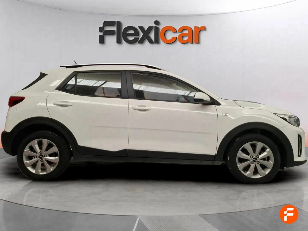 kia stonic 2022 / foto grande (3)