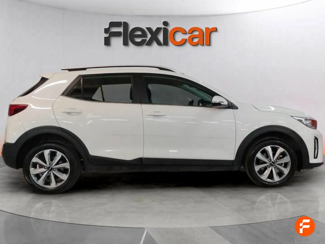 kia stonic 2023 / foto grande (3)