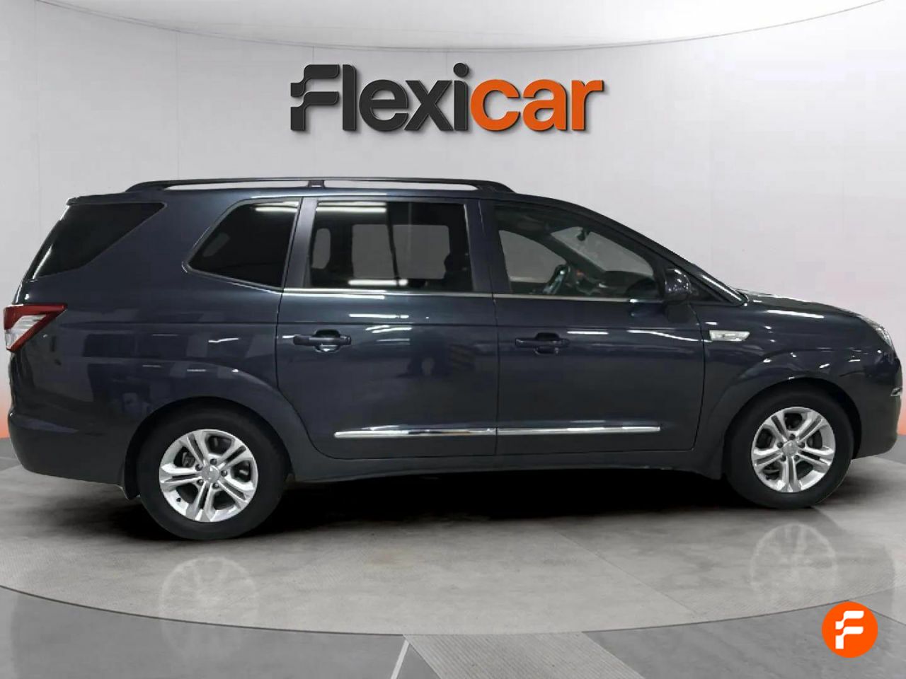 ssangyong rodius 2016 / foto grande (2)