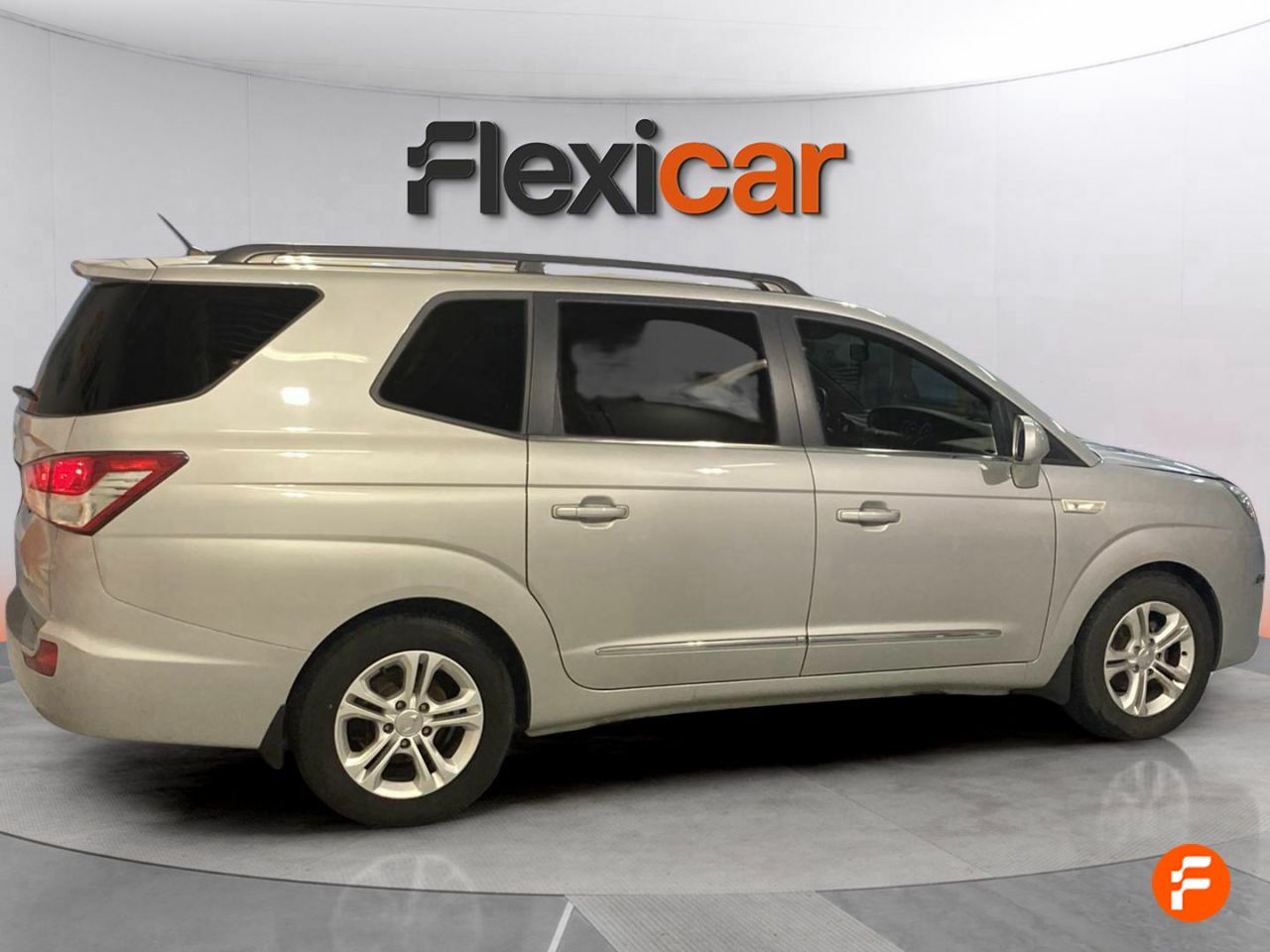 ssangyong rodius 2019 / foto grande (2)