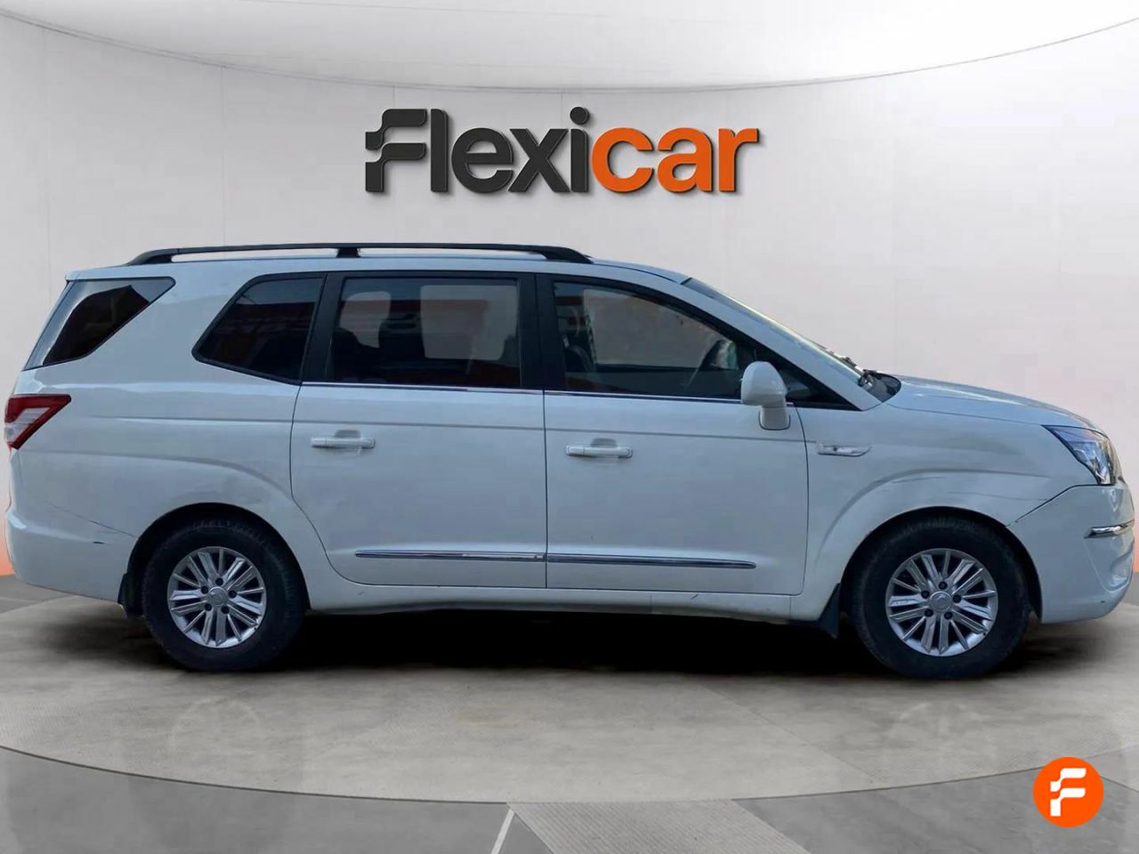 ssangyong rodius 2016 / foto grande (2)