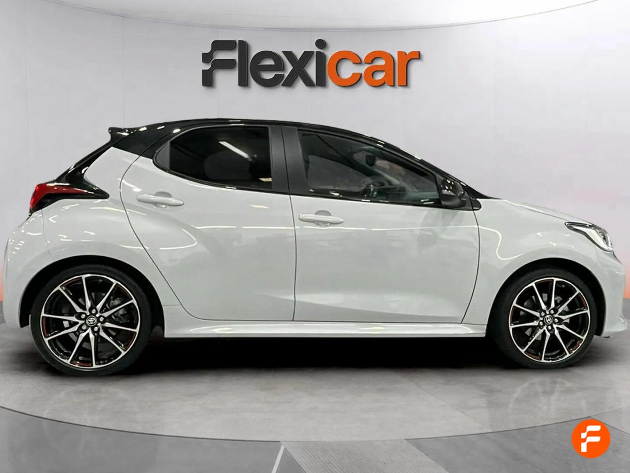 toyota yaris 2022 / foto grande (2)