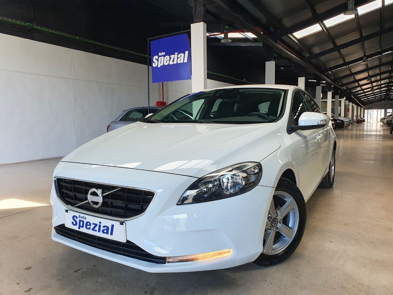 Volvo blanco  de segunda mano - volvo v40 2012 /