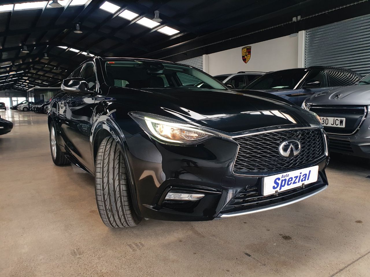 infiniti q30 2018 / foto grande (3)