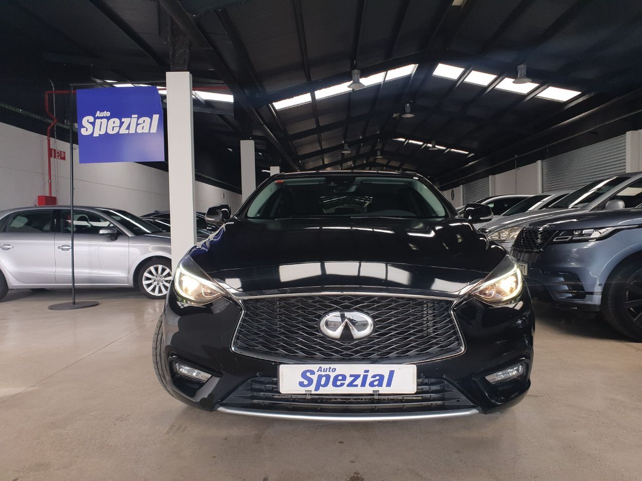 infiniti q30 2018 / foto grande (2)