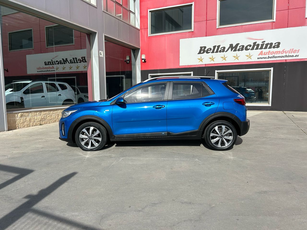 kia stonic 2022 / foto grande (3)