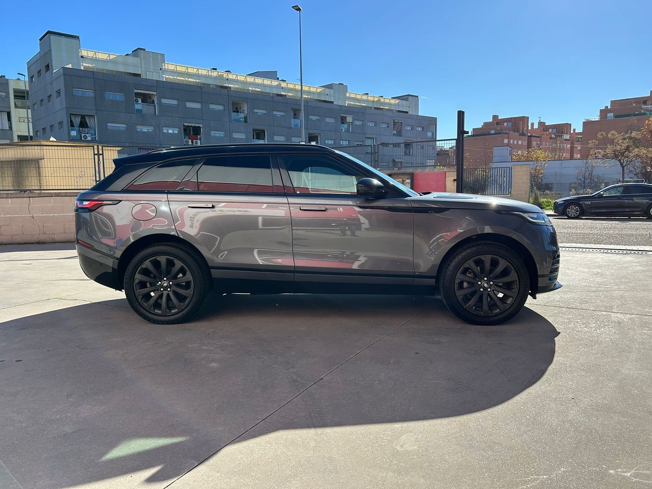 Land-Rover Range Rover Velar 2.0 D240 177kW R-Dynamic 4WD Auto - Foto 2