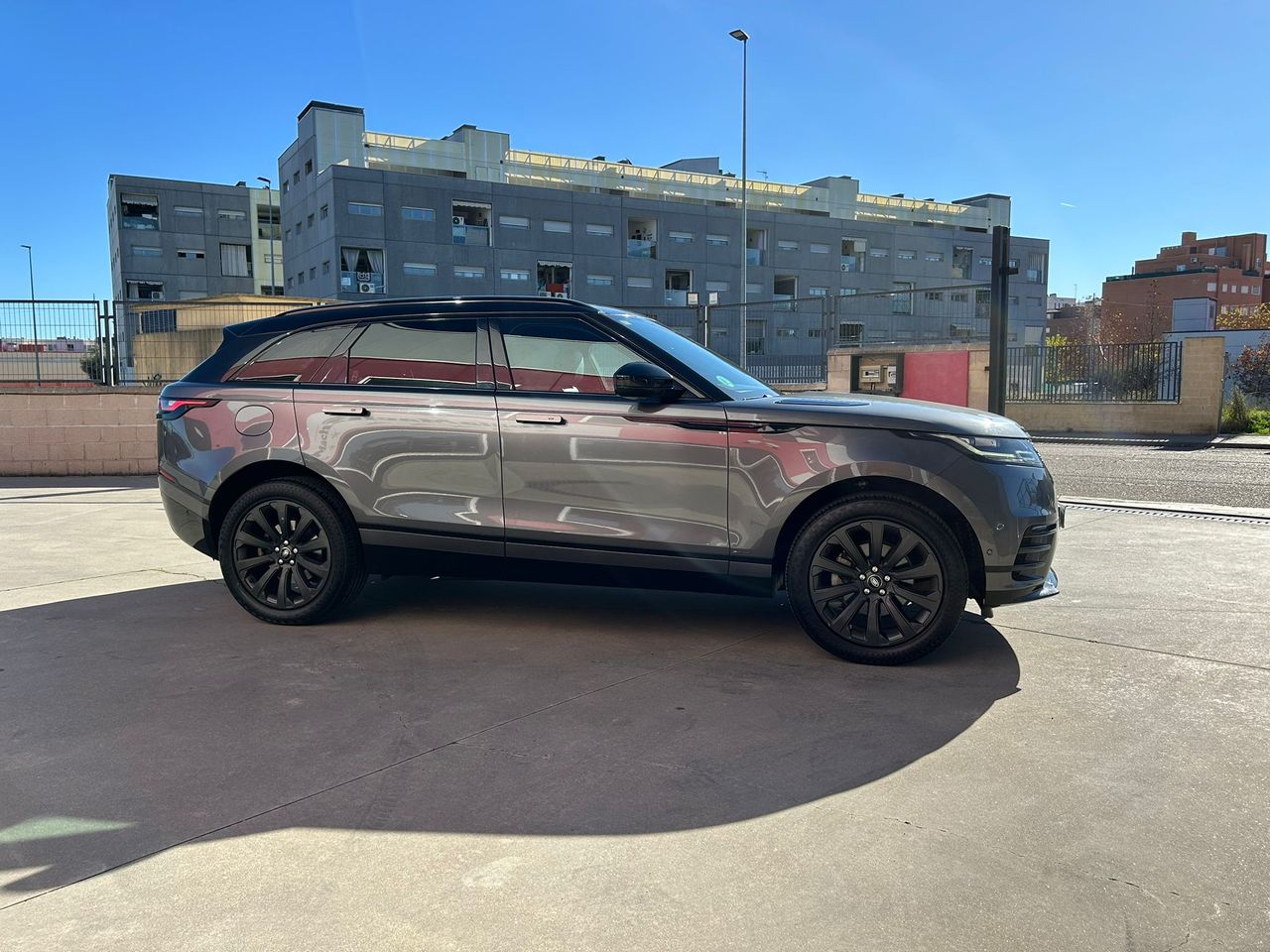 Land-Rover Range Rover Velar 2.0 D240 177kW R-Dynamic 4WD Auto - Foto 2