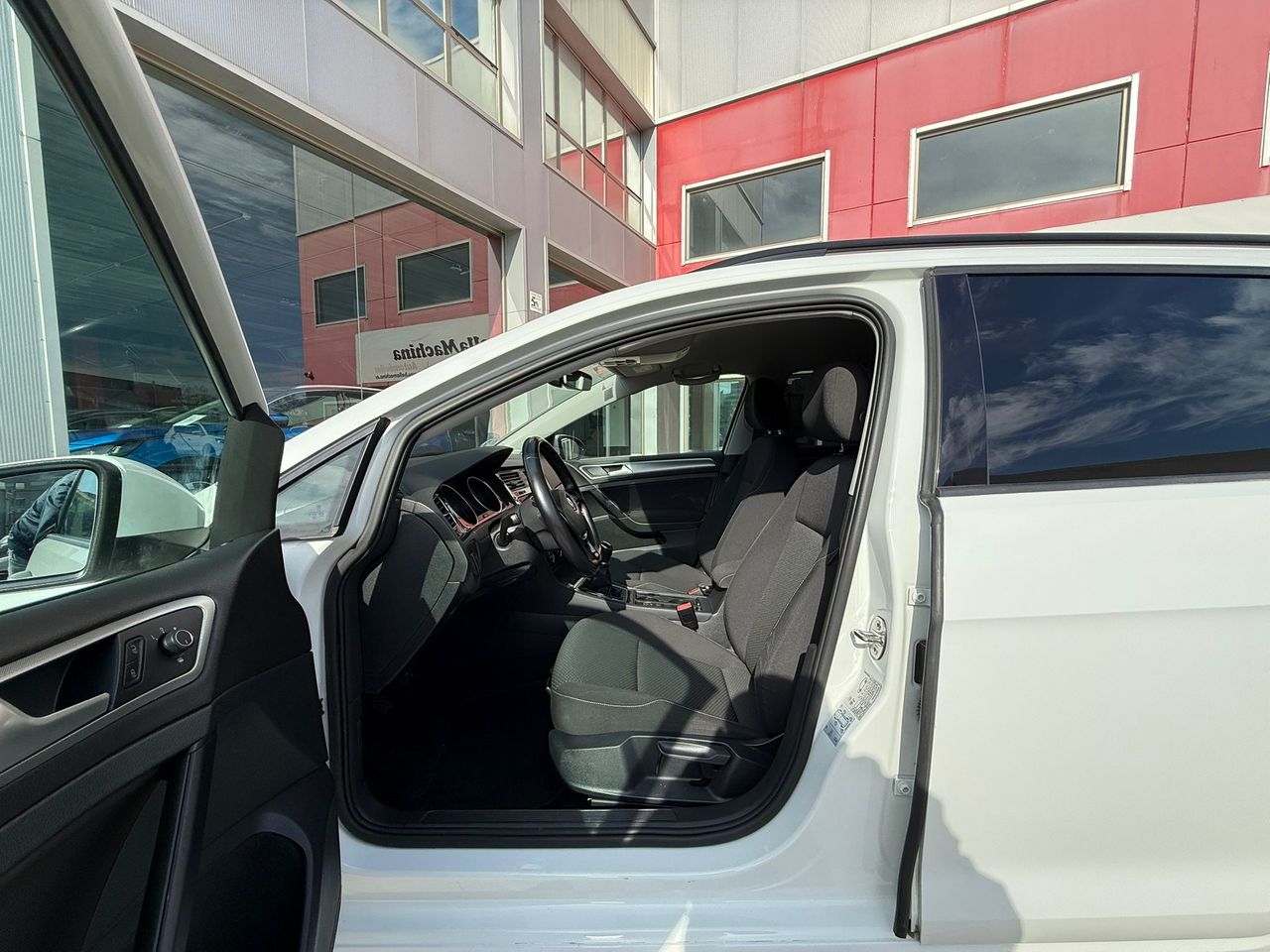 Volkswagen Golf Business 1.6 TDI 85kW (115CV) Variant - Foto 2