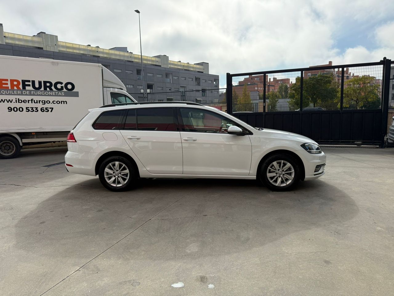 Volkswagen Golf Business 1.6 TDI 85kW (115CV) Variant - Foto 2