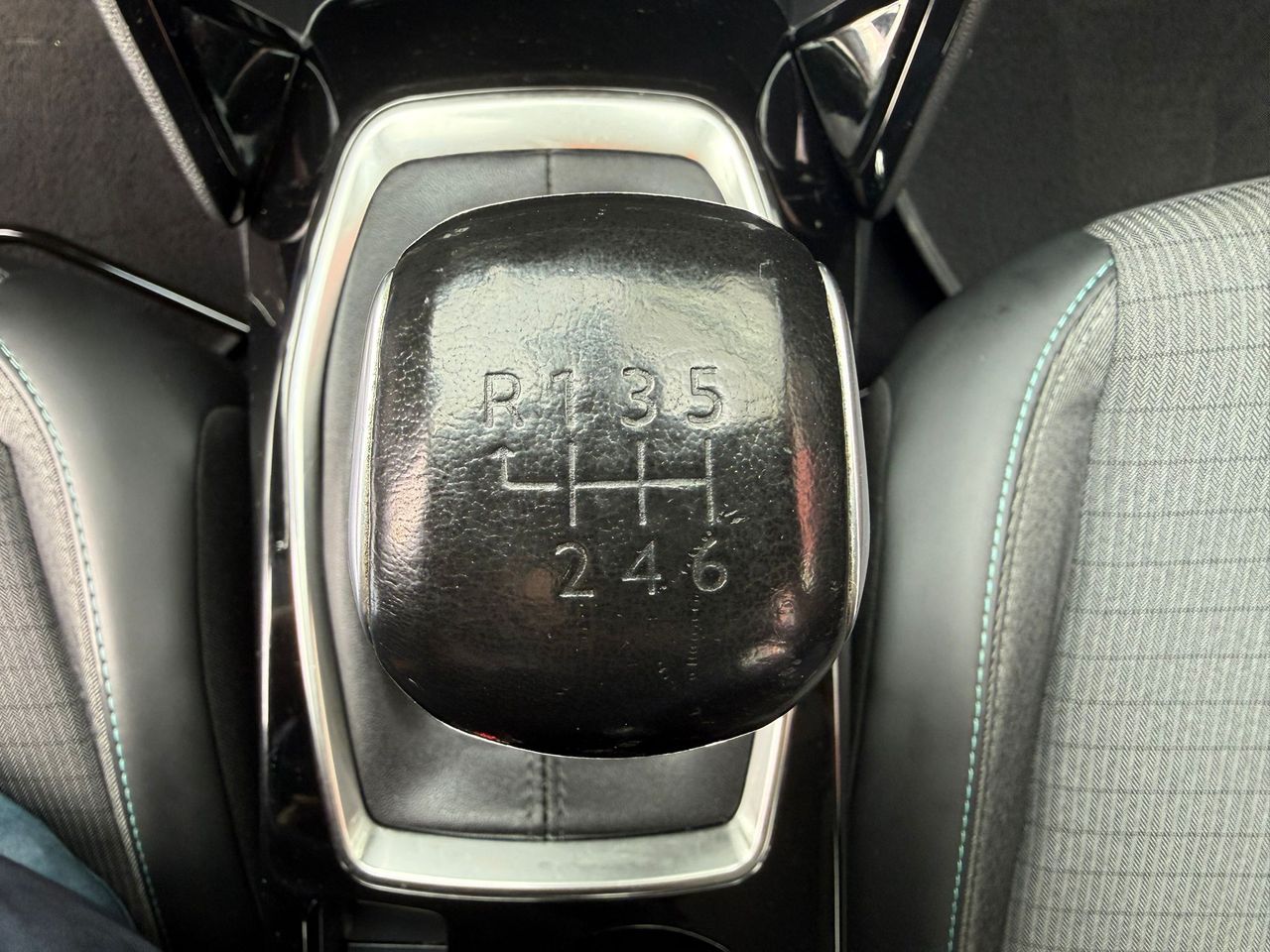 Peugeot 208 BlueHDi 73kW (100CV) Allure - Foto 2