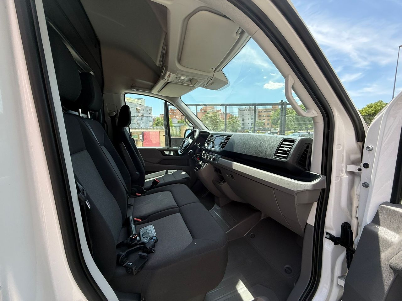 Volkswagen Crafter L3 H2 140 CV - Foto 2