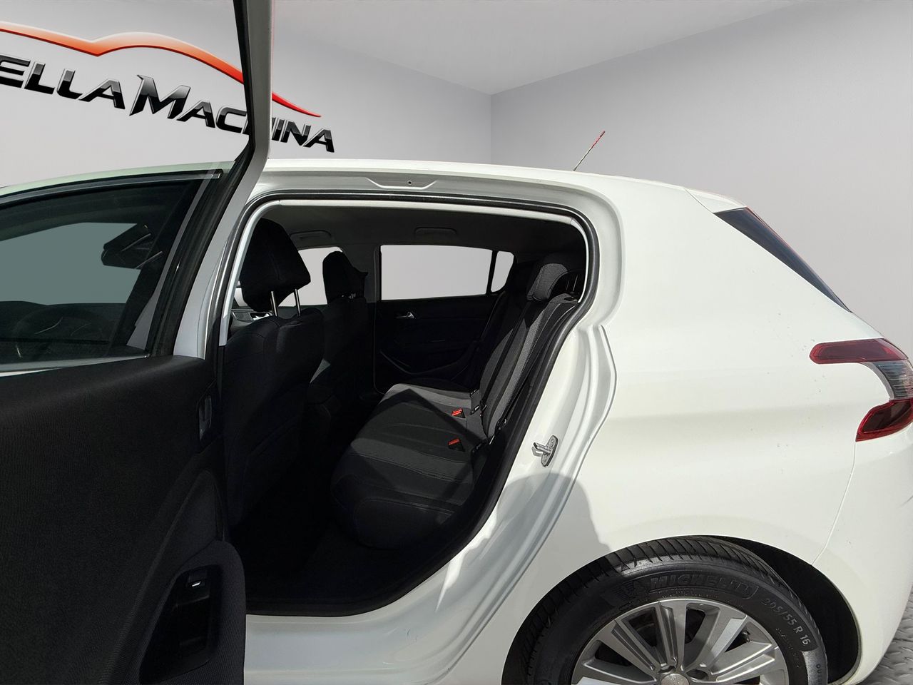 Peugeot 308 5p Allure Pack BlueHDI 130 S&S - Foto 2