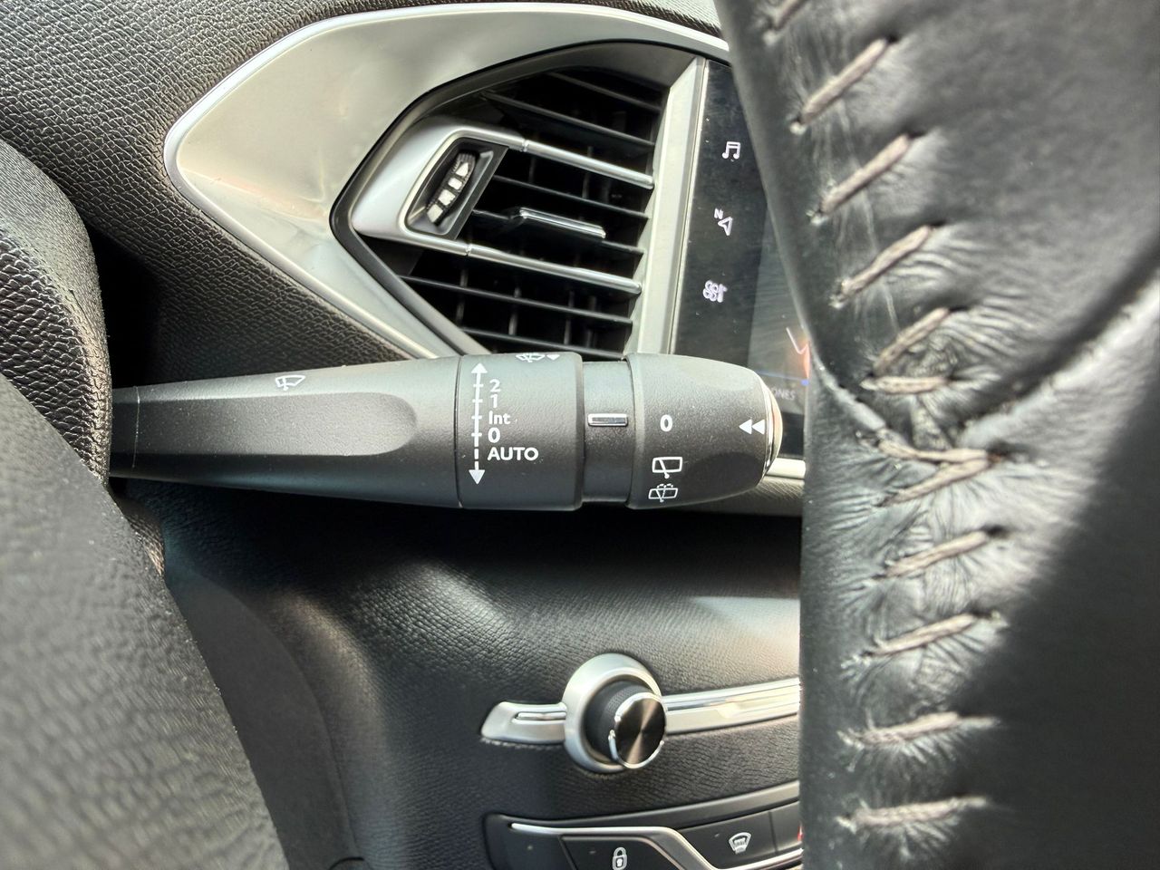 Peugeot 308 5p Allure Pack BlueHDI 130 S&S - Foto 2