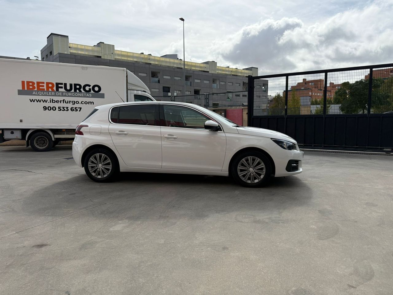 Peugeot 308 5p Allure Pack BlueHDI 130 S&S - Foto 2