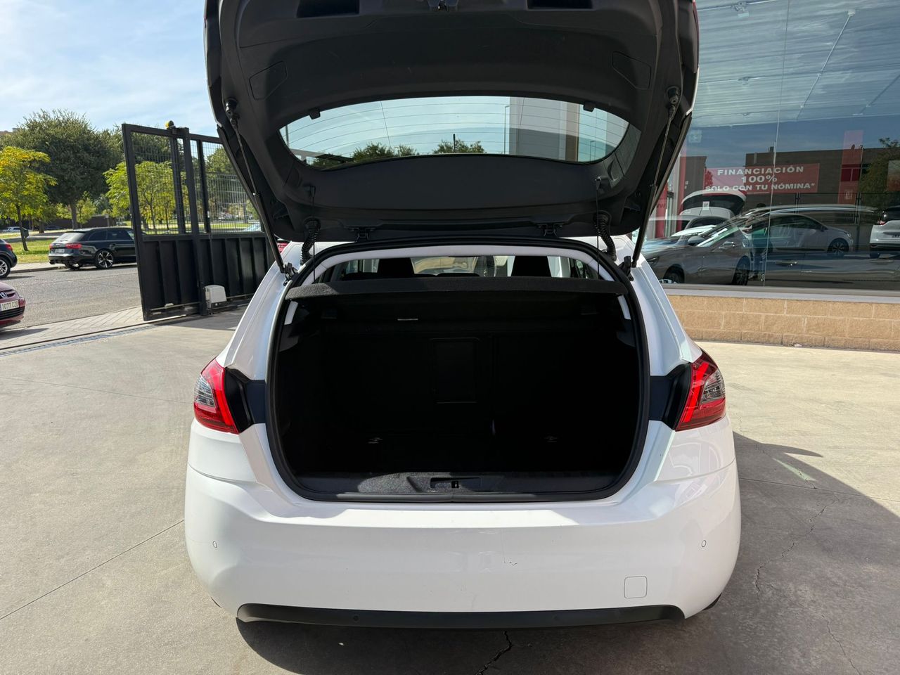 Peugeot 308 5p Allure Pack BlueHDI 130 S&S - Foto 2