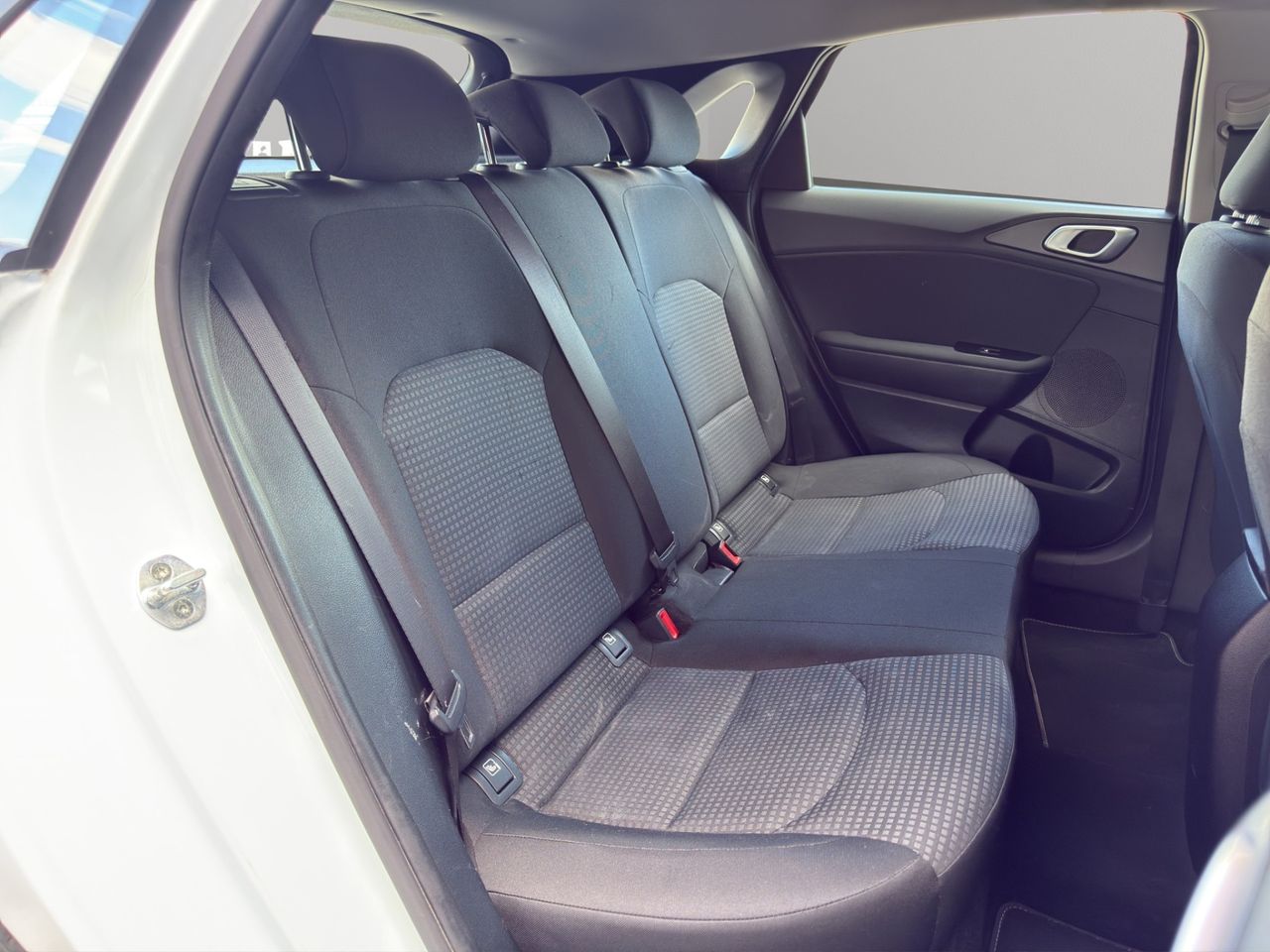 Kia Ceed 1.6 CRDi 85kW (115CV) Concept - Foto 2
