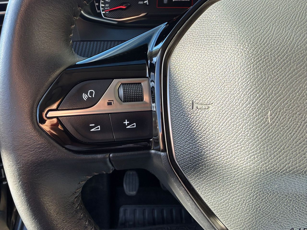 Peugeot 2008 Allure BlueHDI 81kW (110CV) - Foto 2