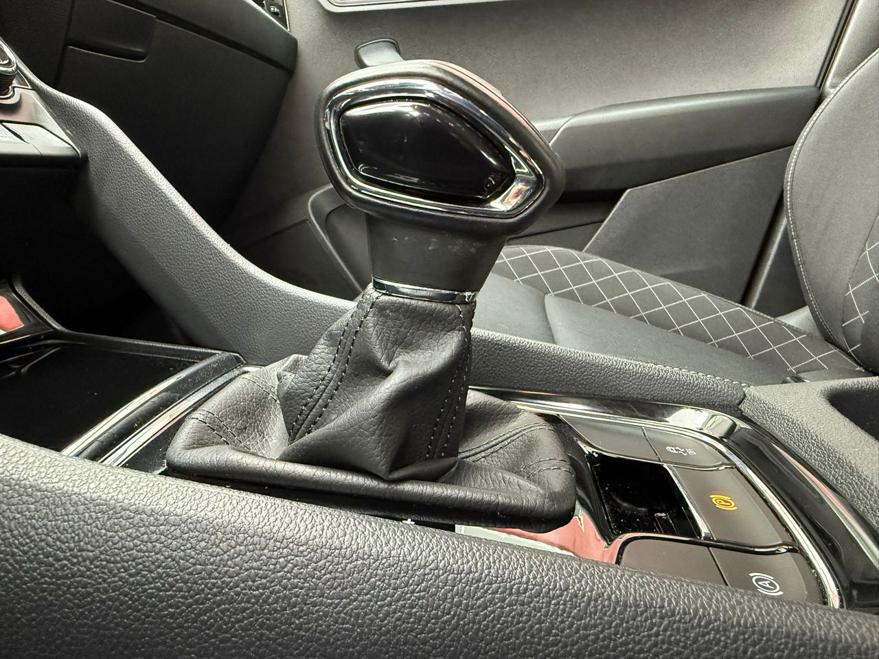 Skoda Karoq 1.5 TSI 110kW (150CV) DSG ACT Ambition - Foto 2