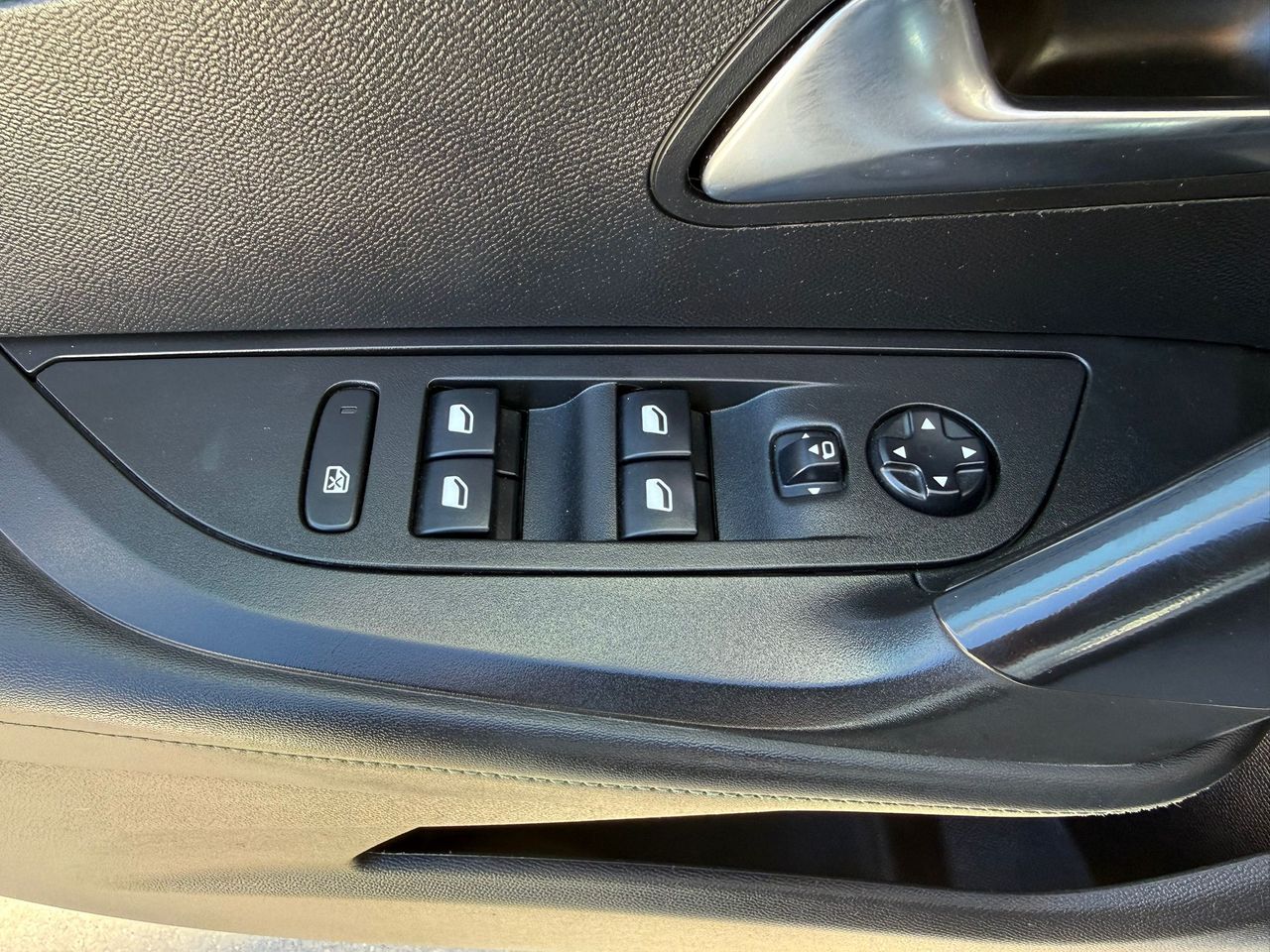 Peugeot 2008 Allure BlueHDI 81kW (110CV) - Foto 2