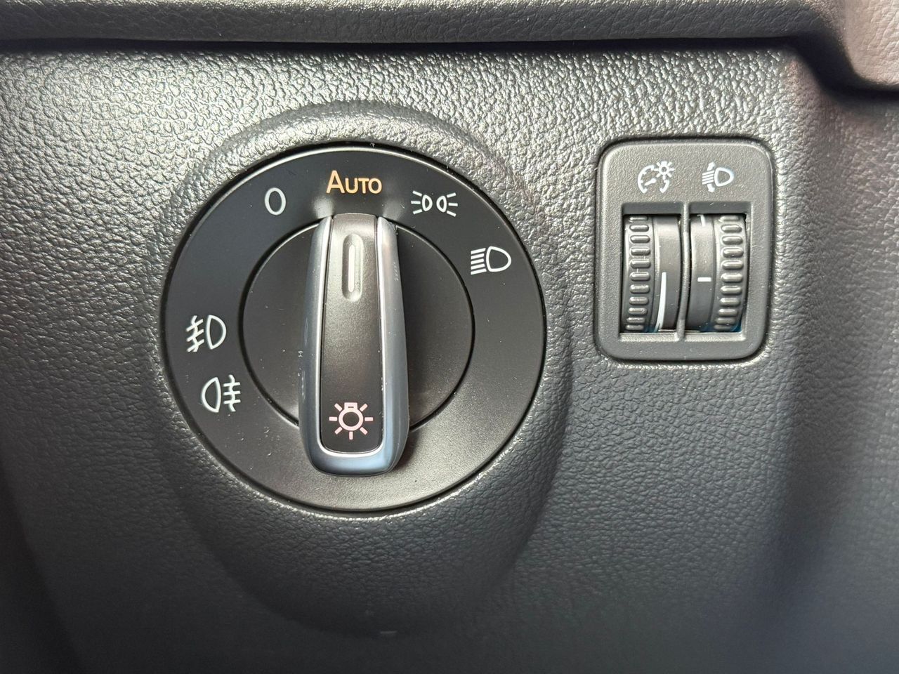 Volkswagen Tiguan R-Line 2.0 TDI 110CV BMT 4x2 - Foto 2