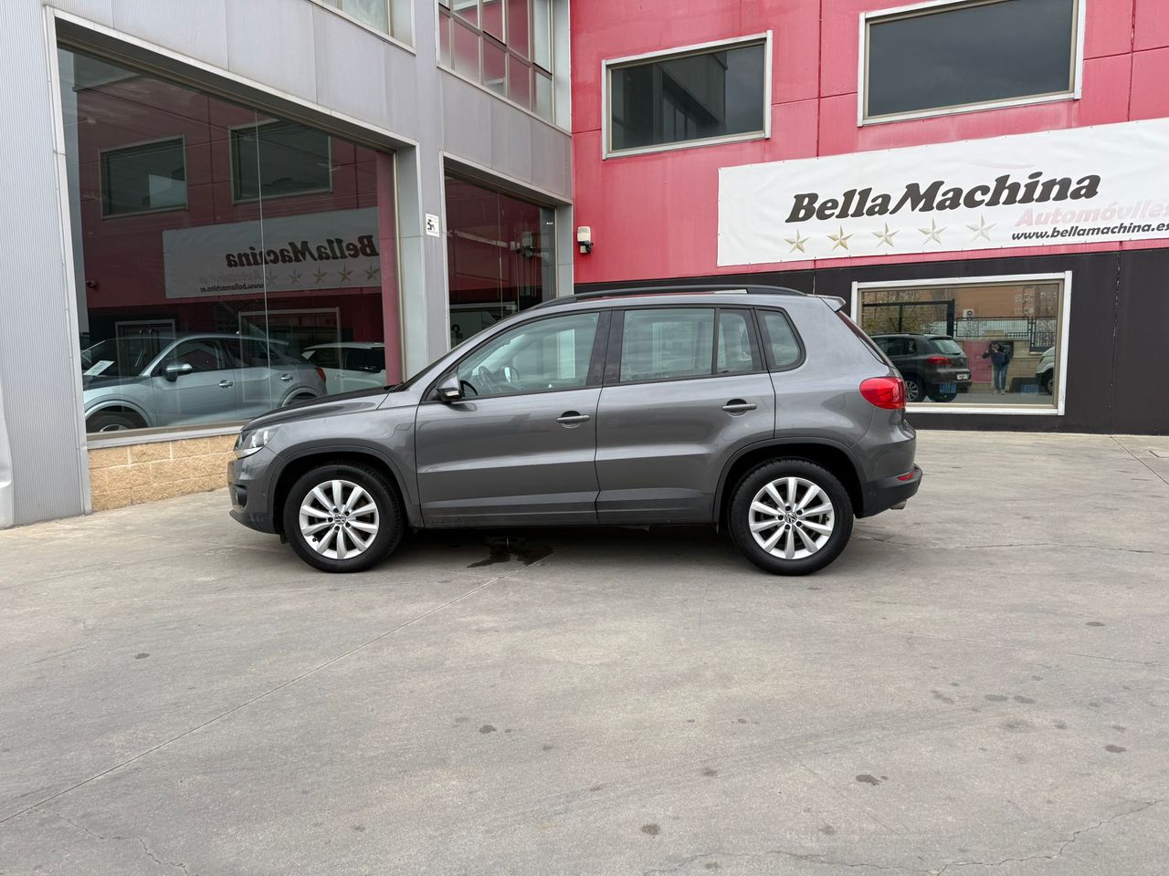 Volkswagen Tiguan R-Line 2.0 TDI 110CV BMT 4x2 - Foto 2