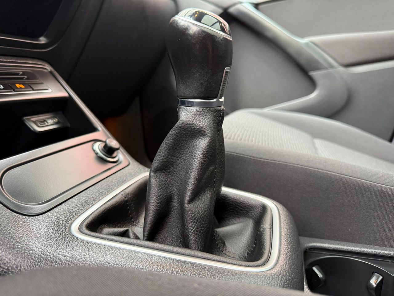 Volkswagen Tiguan R-Line 2.0 TDI 110CV BMT 4x2 - Foto 2