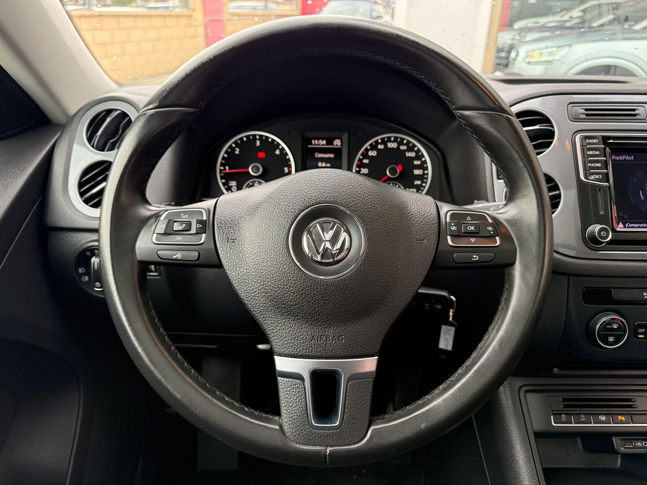 Volkswagen Tiguan R-Line 2.0 TDI 110CV BMT 4x2 - Foto 2