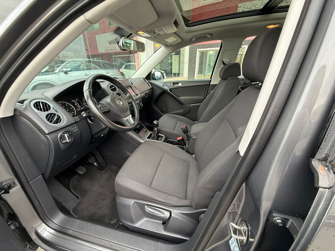 Volkswagen Tiguan R-Line 2.0 TDI 110CV BMT 4x2 - Foto 2