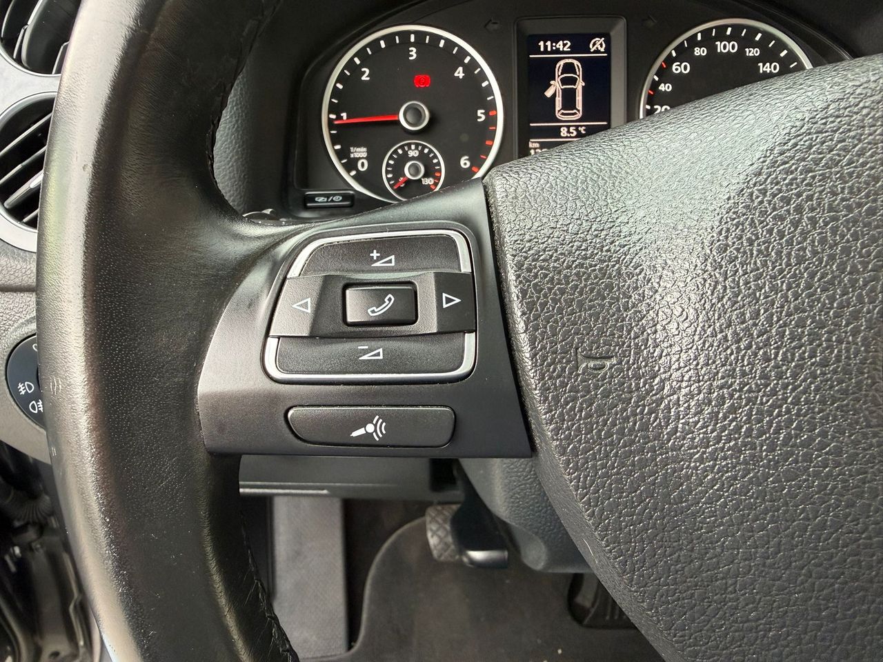 Volkswagen Tiguan R-Line 2.0 TDI 110CV BMT 4x2 - Foto 2