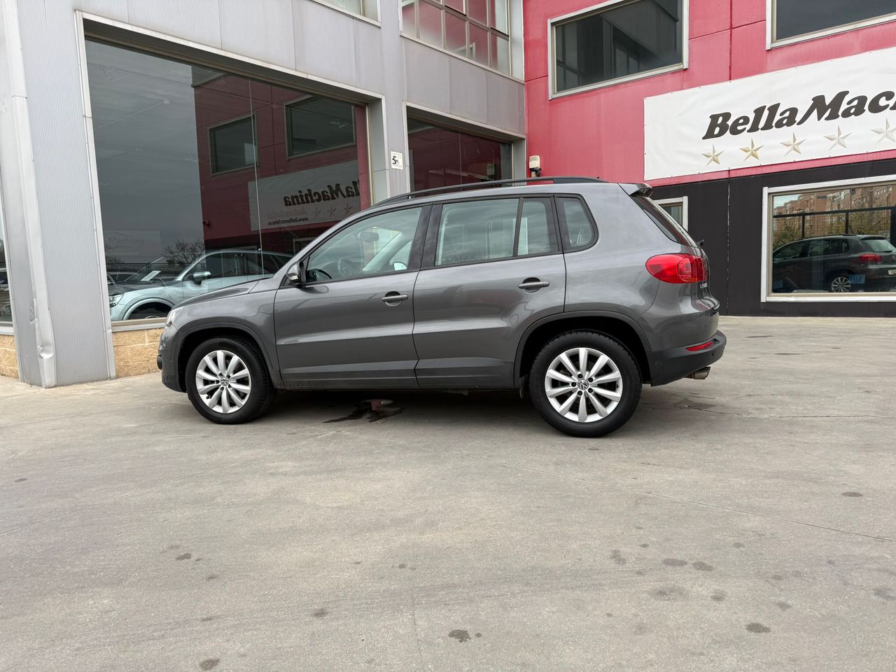 Volkswagen Tiguan R-Line 2.0 TDI 110CV BMT 4x2 - Foto 2