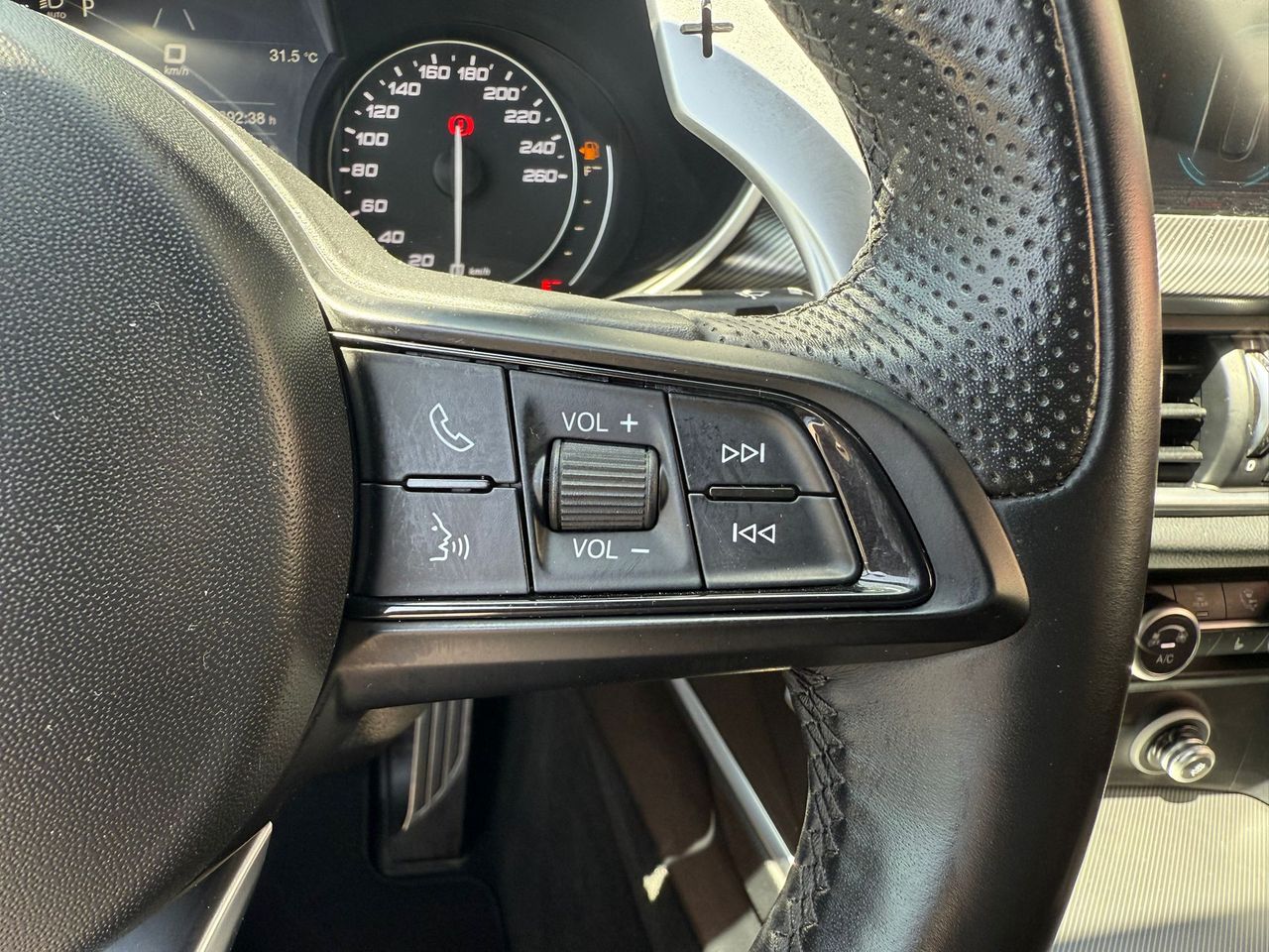 Alfa Romeo Stelvio 2.2 Diésel 154kW (210CV) Veloce TI Q4 - Foto 2