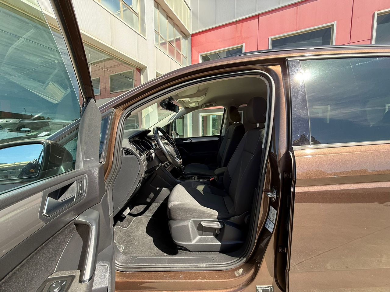 Volkswagen Touran Advance 1.6 TDI 85kW (115CV) DSG - Foto 2