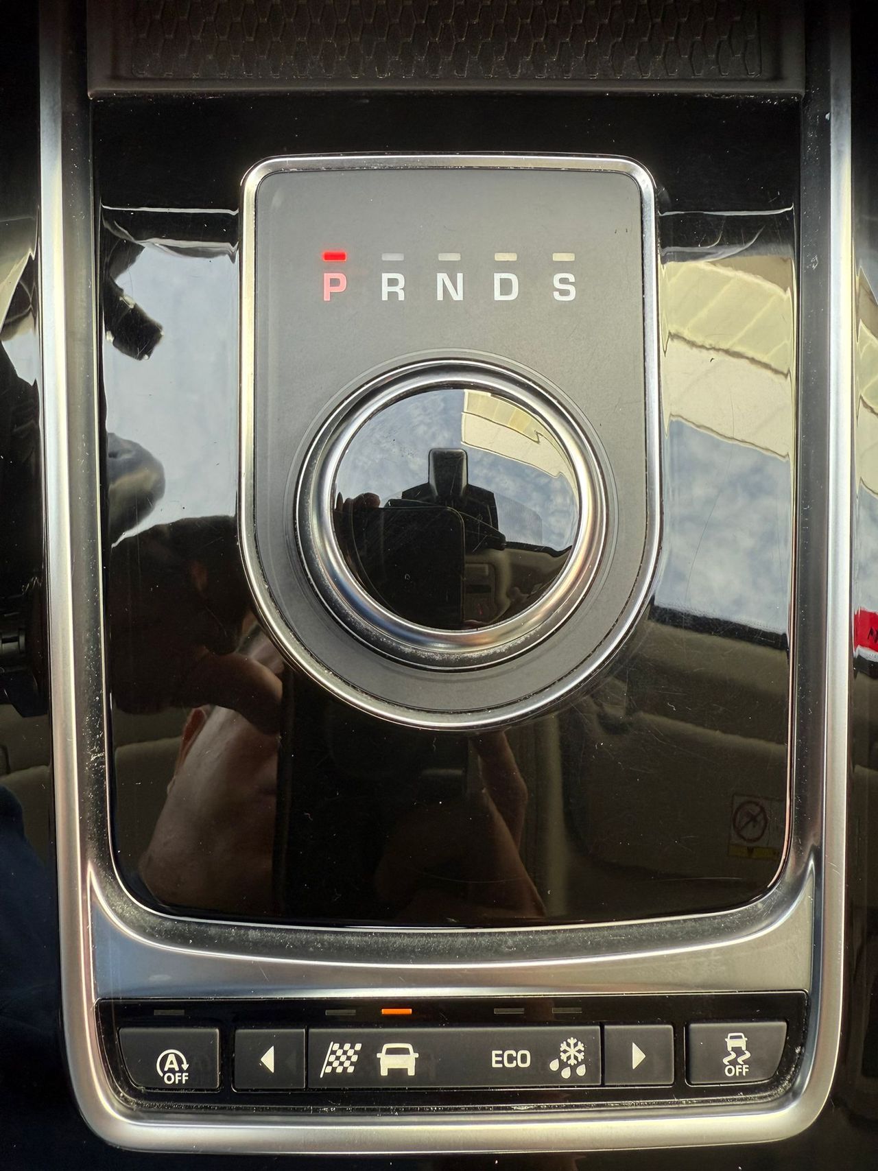 Jaguar XE 2.0D I4 132kW(180CV) RWD AT R-Dynamic SE - Foto 2