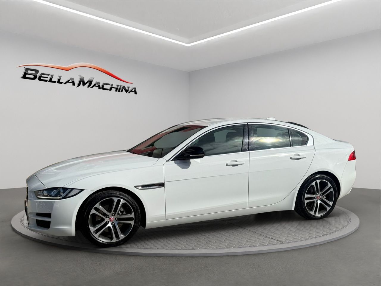 Jaguar XE 2.0D I4 132kW(180CV) RWD AT R-Dynamic SE - Foto 2
