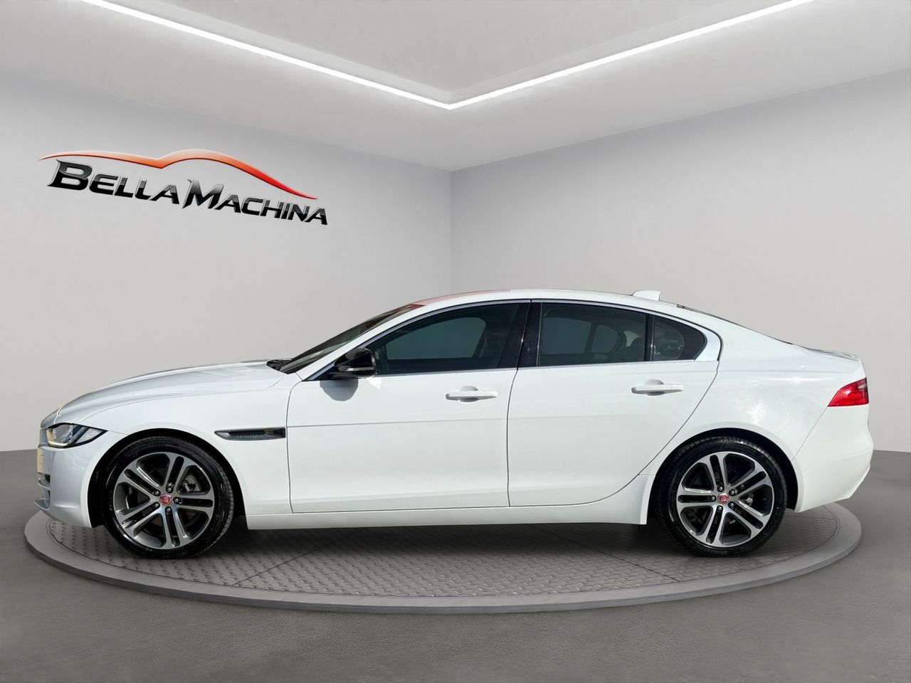 Jaguar XE 2.0D I4 132kW(180CV) RWD AT R-Dynamic SE - Foto 2