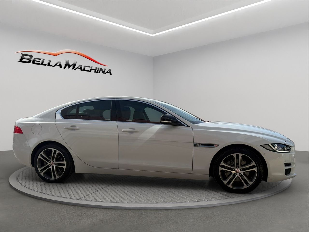 Jaguar XE 2.0D I4 132kW(180CV) RWD AT R-Dynamic SE - Foto 2