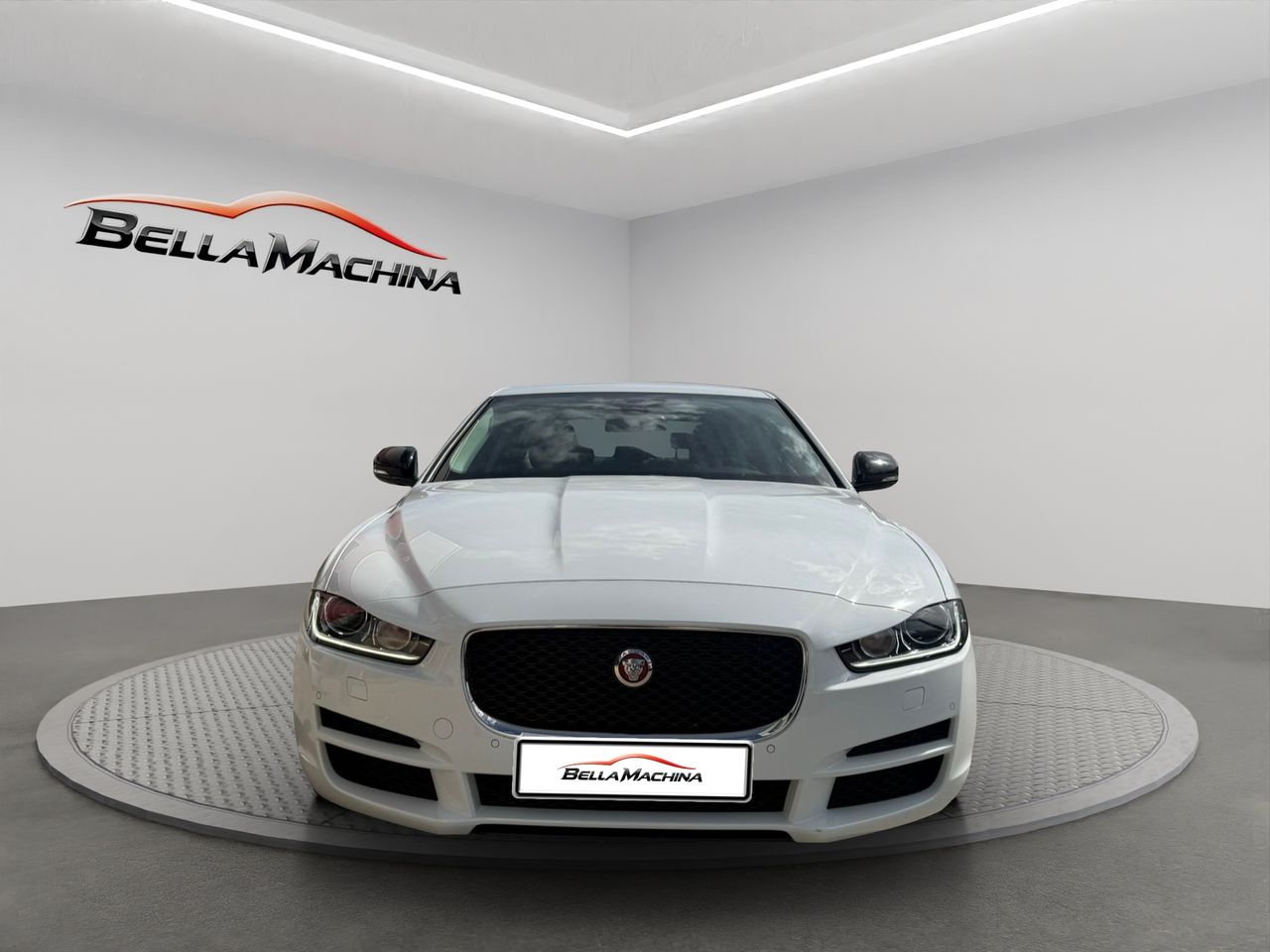 Jaguar XE 2.0D I4 132kW(180CV) RWD AT R-Dynamic SE - Foto 2