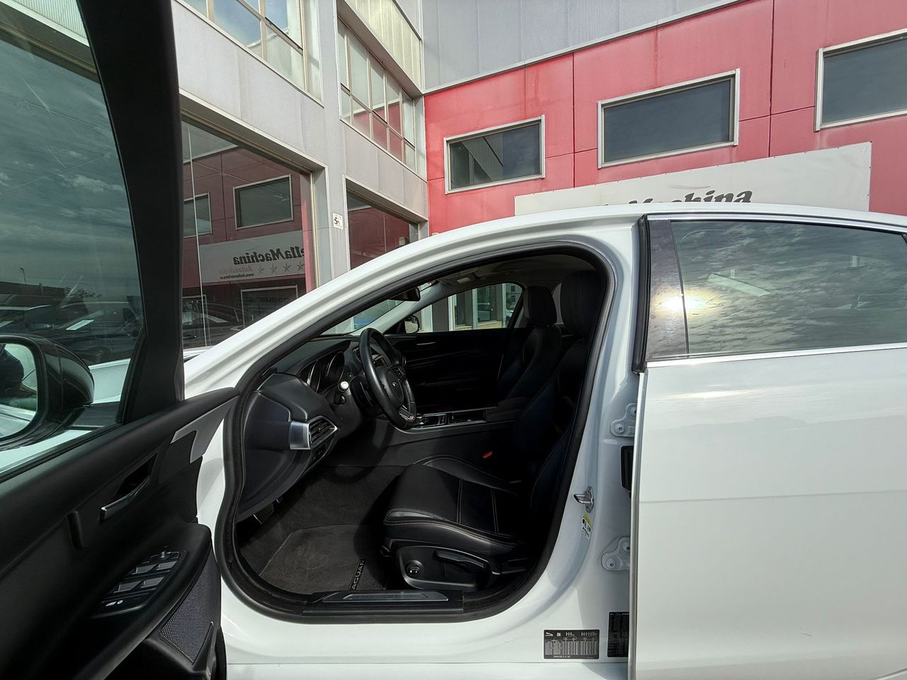 Jaguar XE 2.0D I4 132kW(180CV) RWD AT R-Dynamic SE - Foto 2