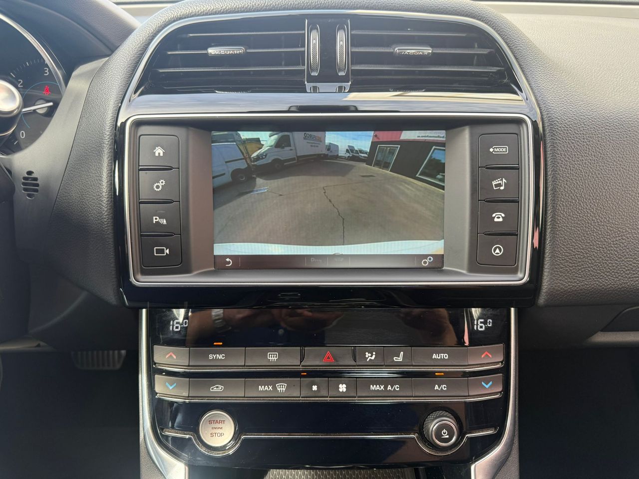 Jaguar XE 2.0D I4 132kW(180CV) RWD AT R-Dynamic SE - Foto 2