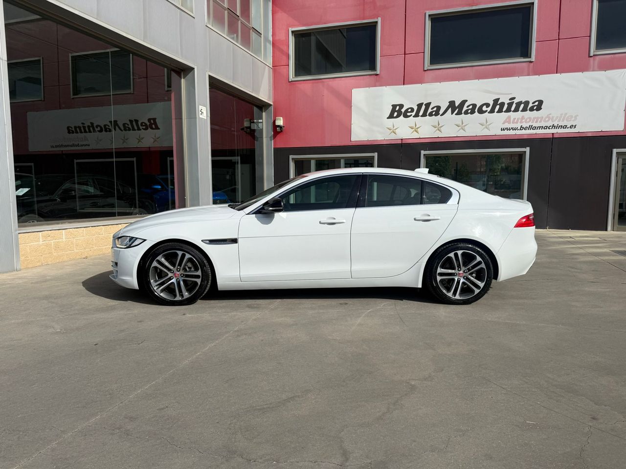 Jaguar XE 2.0D I4 132kW(180CV) RWD AT R-Dynamic SE - Foto 2
