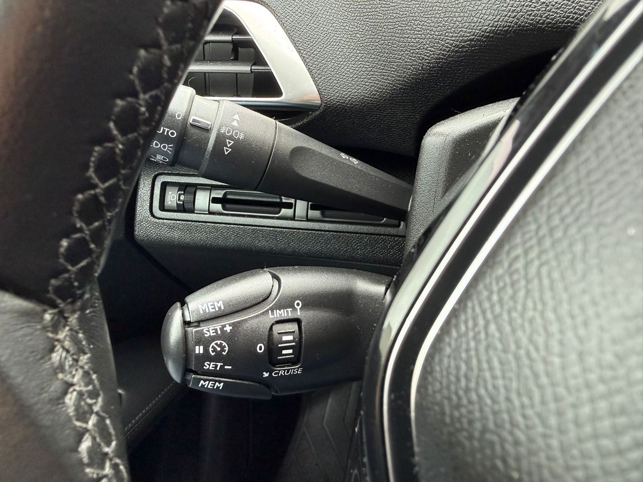 Peugeot 3008 1.2 PURETECH 96KW (130CV) ALLURE S&S - Foto 2